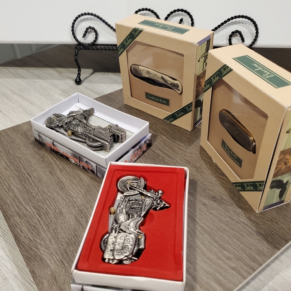 Collectible Motorcycle Knife - Silver Barlow Swiss Knife & Lock Back - Picture 13 of 13